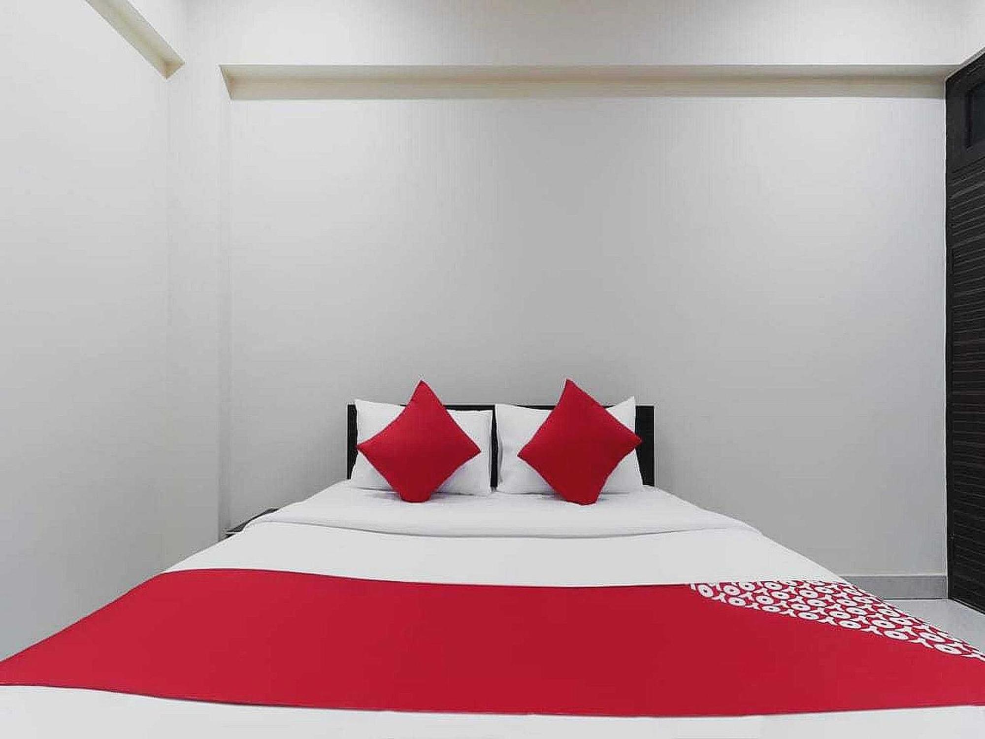 O The Knights Hotel Lucknow